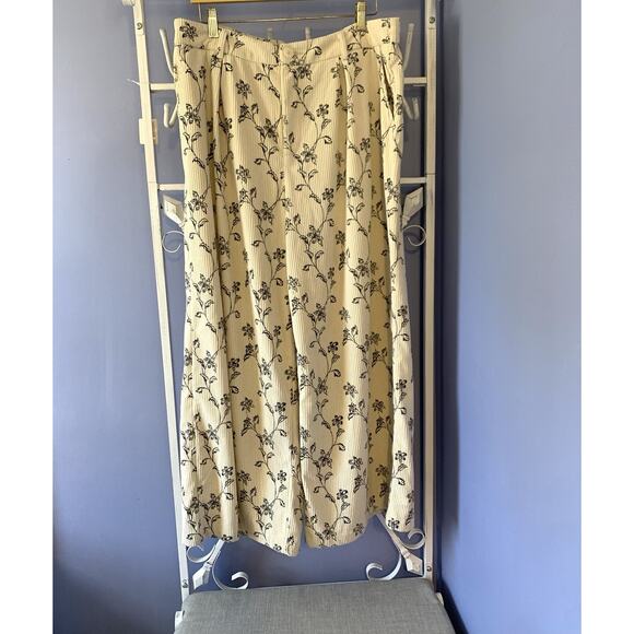 CORDUROY FLORAL MIDDLE WAIST WIDE LEG TROUSERS CURVE & PLUS OXL - Picture 2 of 8